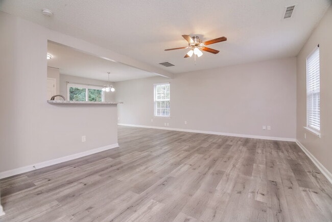 Photo - 4904 Silverdene St