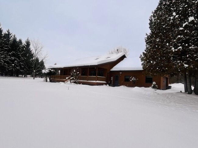 Photo - Charming Log Cabin Rental – 3 Bedroom / 2 Bath | Carthage School District