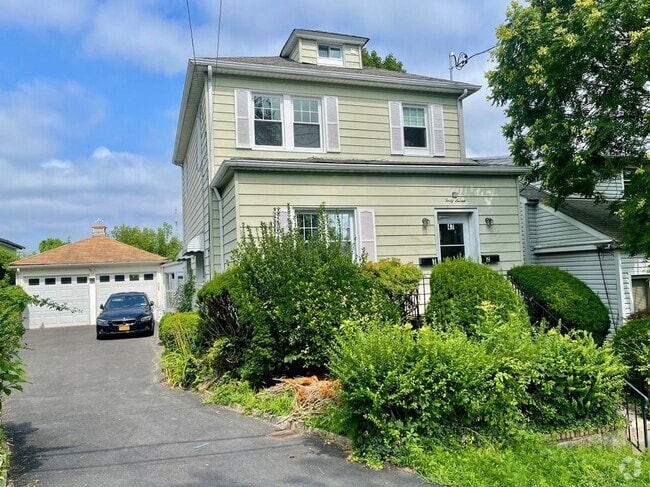 Building Photo - 47 N High St Rental