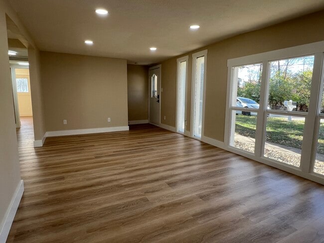 Photo - 3367 Parnell Dr