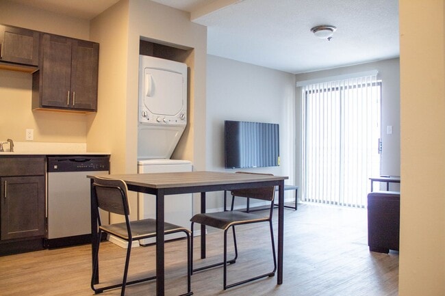 Photo - 57 E Chalmers