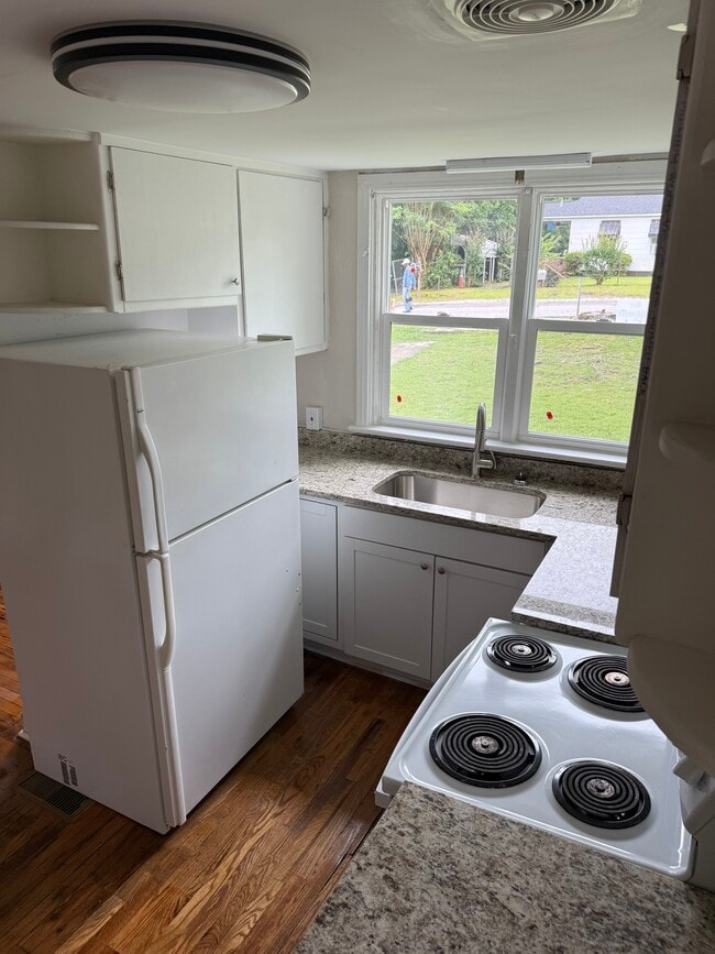 Photo - 1613 Charles St