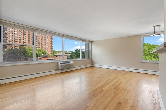 Photo - 336 W Wellington Ave Unit 604