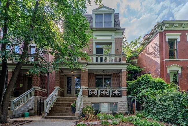 Building Photo - 1550 N Hoyne Ave Unit 1A Rental