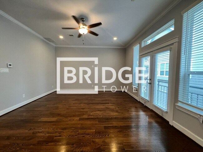 Photo - 711 E 28th St