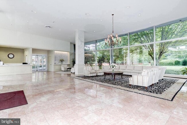 Building Photo - 4201 Cathedral Ave NW Unit 1121E