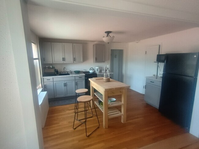 Photo - 700 W 17th St Unit 1