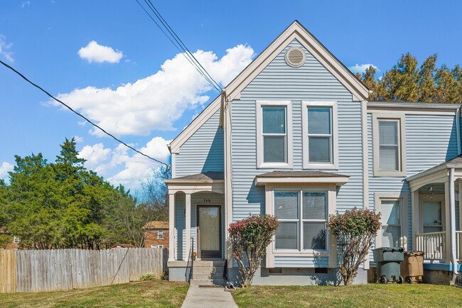 Building Photo - 748 Lake Terrace Dr