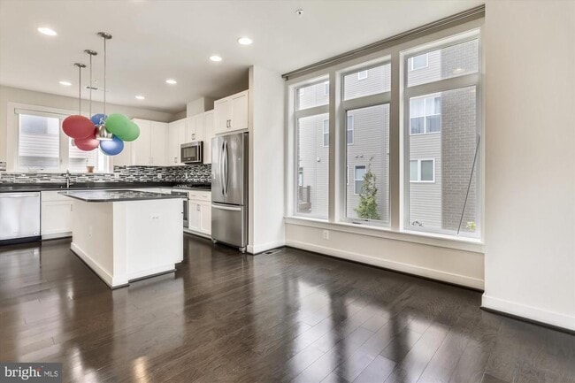 Photo - 8060 Red Hook St