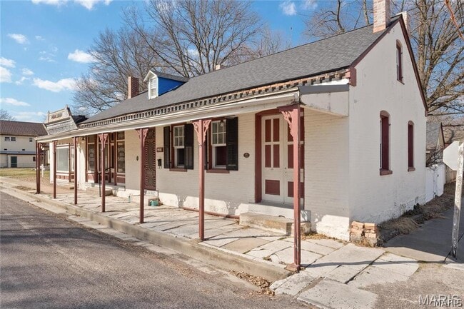 Photo - 301 W Laurel St