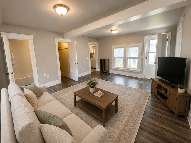 Building Photo - 2 Bed, 1 Bath Upstairs Unit Lyon 5