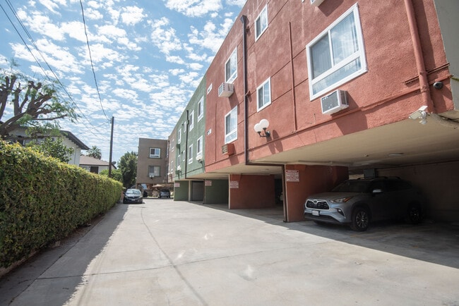Photo - 10900 Blix St