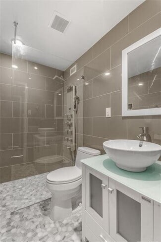 Bath room - 3060 Pharr Court North NW Unit 612