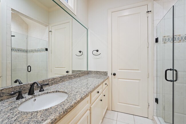 Photo - 521 Lovett Blvd