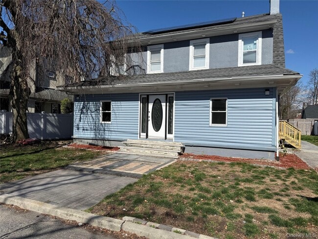 Building Photo - 862 Station Pl