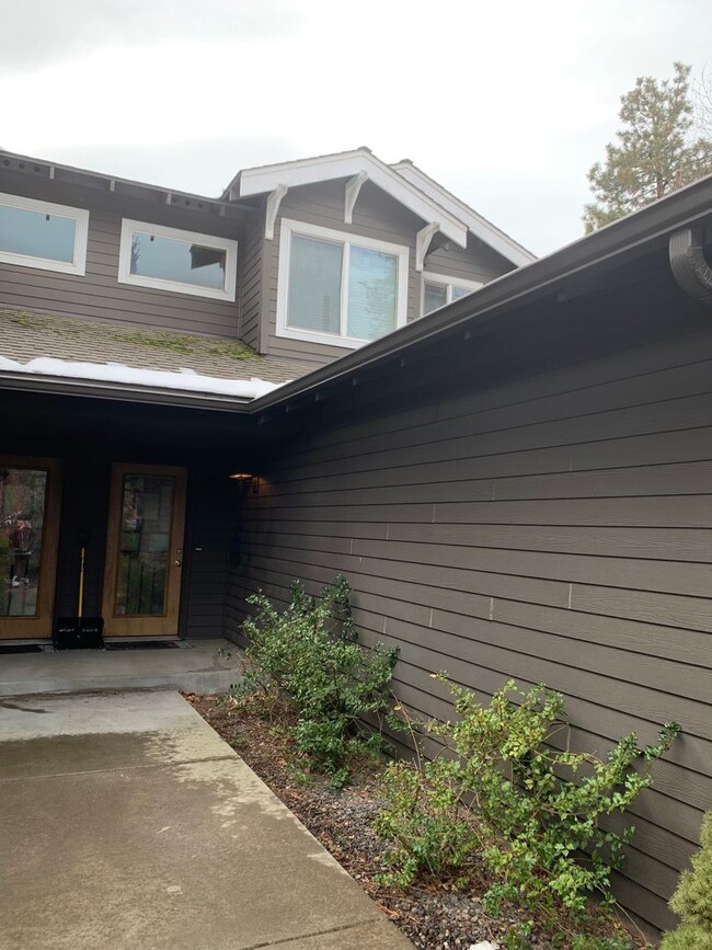 Nice Townhouse In NW Bend - Nice Townhouse In NW Bend