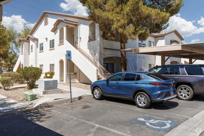 Building Photo - Excellent 2 bed 2 ba in a gated community Rental