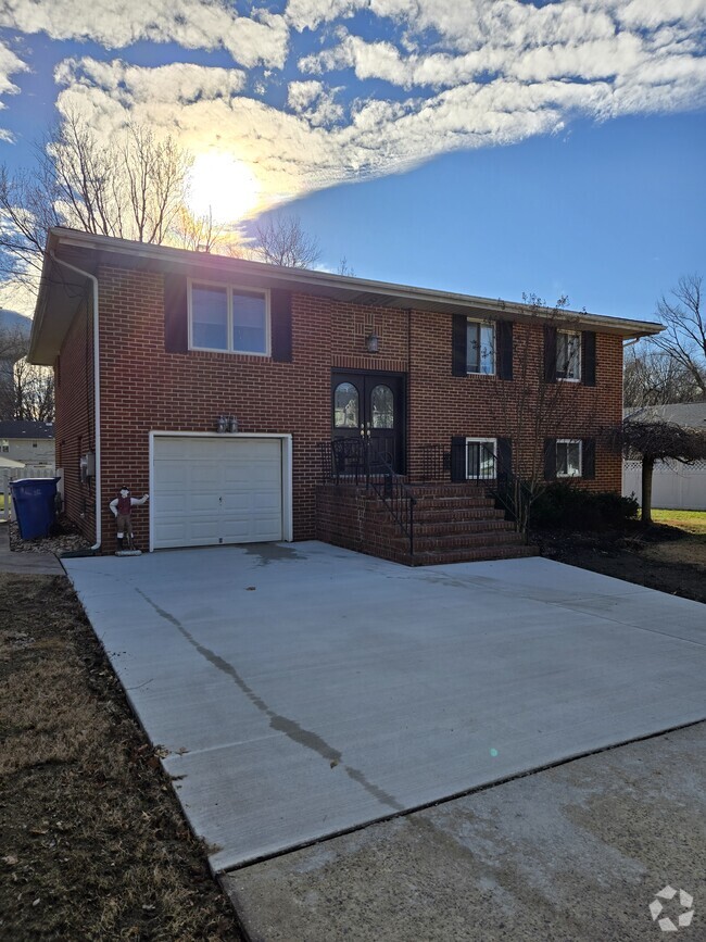 Building Photo - 723 Beechwood Ave Rental