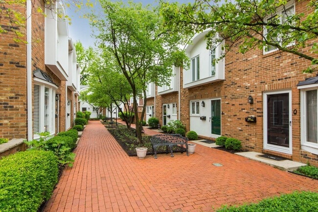 Photo - 108 E Dublin Granville Rd Unidad 12