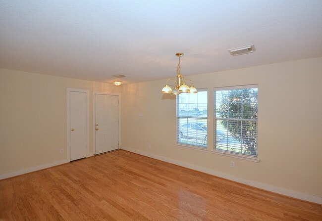 Photo - MOVE IN READY 3/2/2 WITH OPEN FLOOR PLAN. KITCHEN FEATURES OAK CABINETS, BLACK APPLICANCES AND BR...