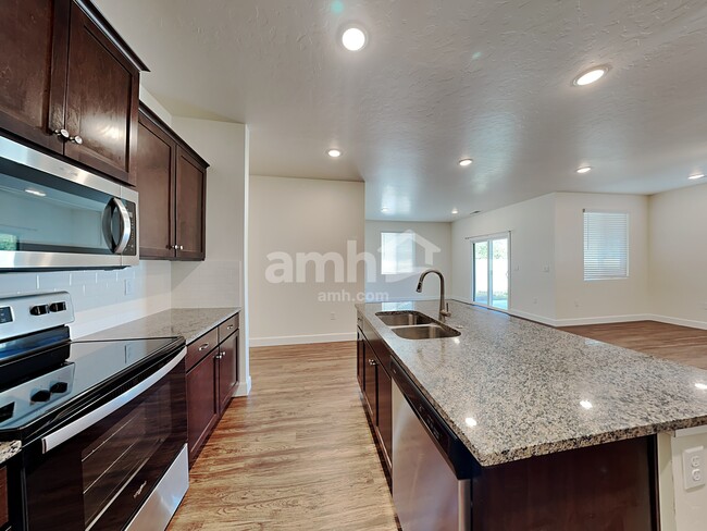 Photo - 1854 N Oconner Ave