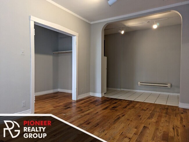 511 W Melrose St Unit 206