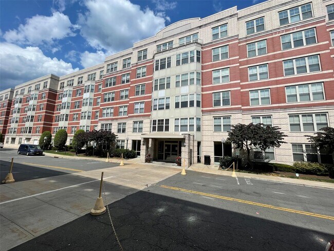 Photo - 300 Mamaroneck Ave Unidad 716 Rental