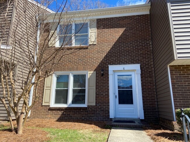 2 Bedroom, 1.5 Bathroom Townhouse in Green... - 2 Bedroom, 1.5 Bathroom Townhouse in Green...