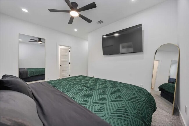 Photo - 205 Bolden St