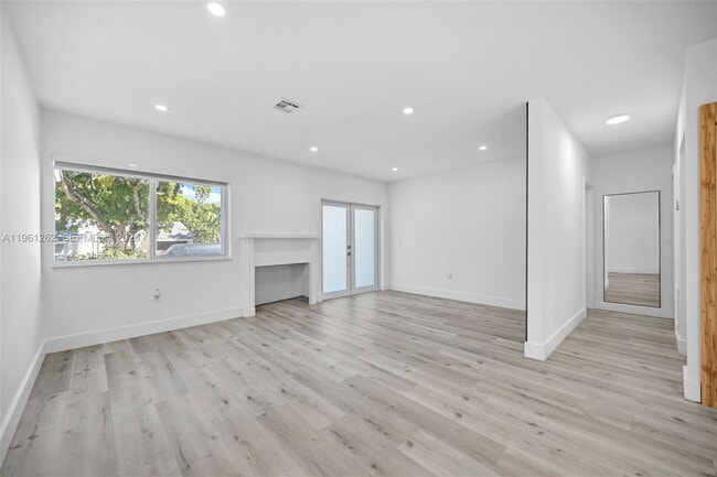 Photo - 876 NE 81st St