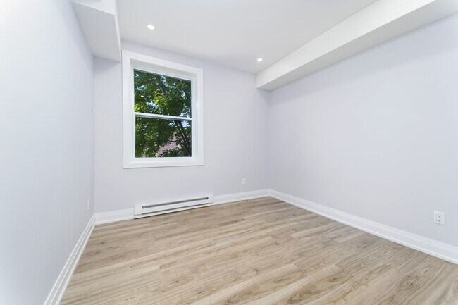 Photo - 87 Stirling Ave Unit 3