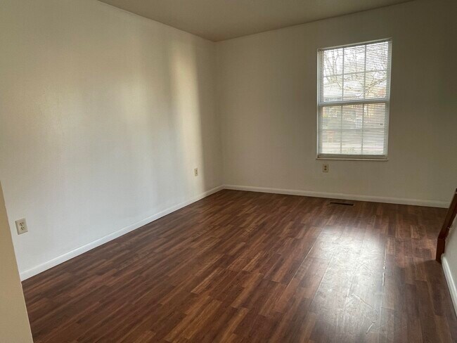 Photo - 3221 Woodward St