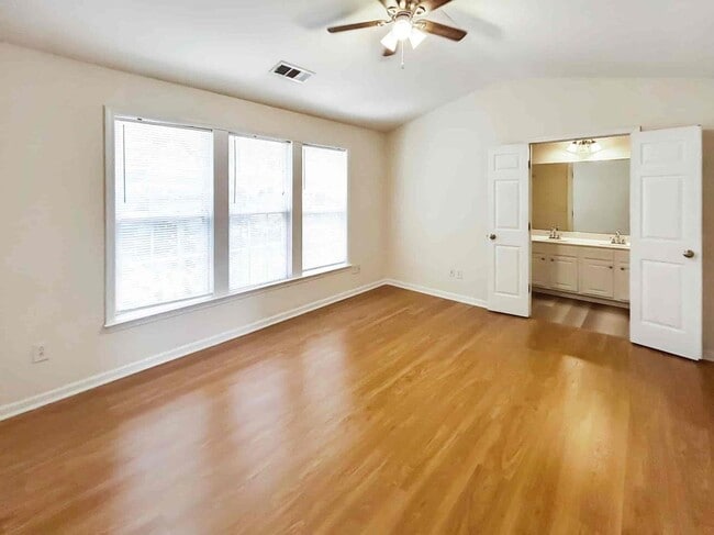 Photo - 4033 Edgecomb Dr