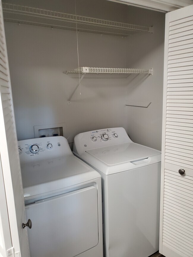 422 Longwood Ct Unit F
