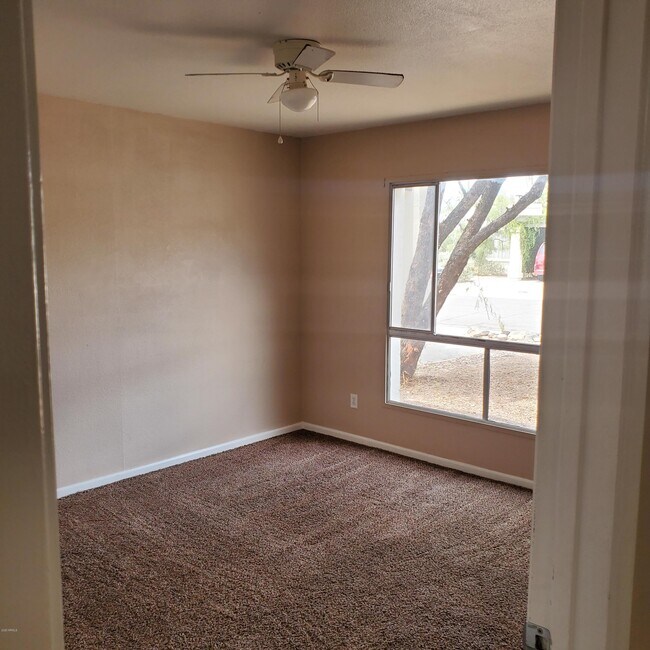 Photo - 1719 E Gaylon Dr