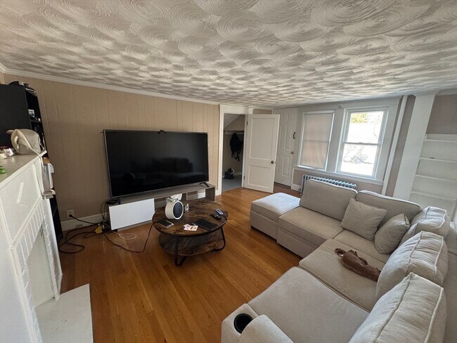 Photo - 187 Danforth St Unidad 2