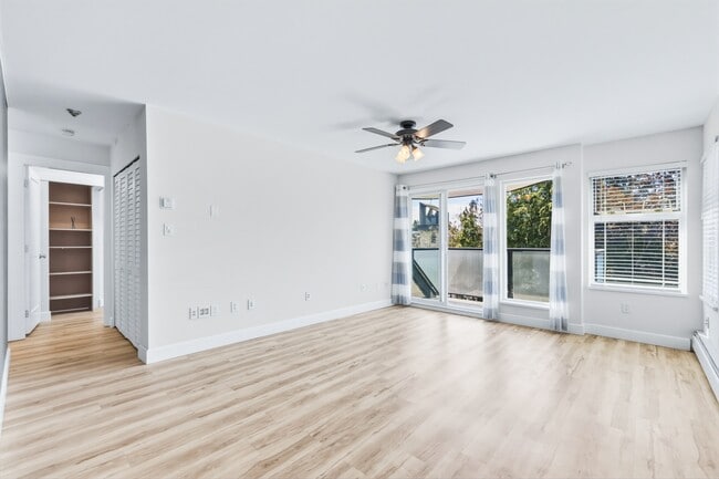 Photo - 1850-1850 Southmere Crescent E