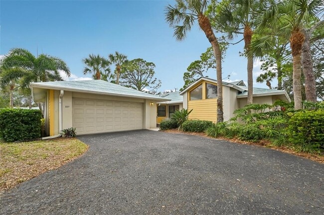 Building Photo - 227 Southampton Dr Unit 289