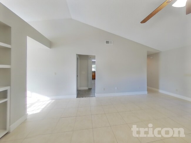 Photo - 19203 Sunlake Blvd