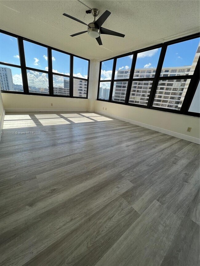 Photo - 2500 Parkview Dr Unidad 1214