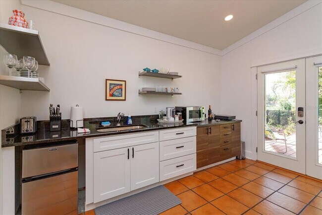 Photo - 1802 Chamberlin St