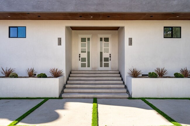Photo - Longwood Unit 1805 S Longwood St., Los Angeles, CA  - House