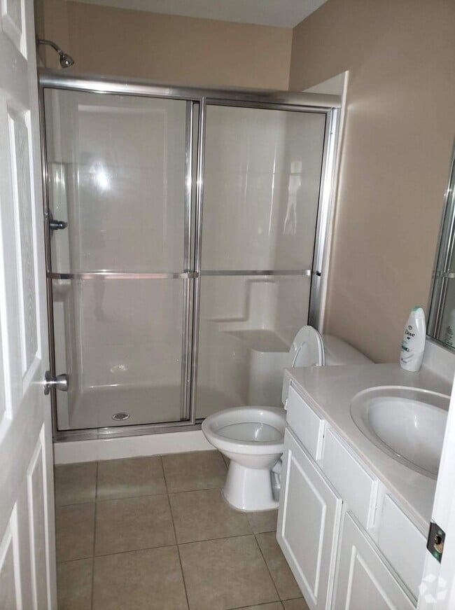 Building Photo - Cute townhome with 3 bd,2.5 bath, with gar...