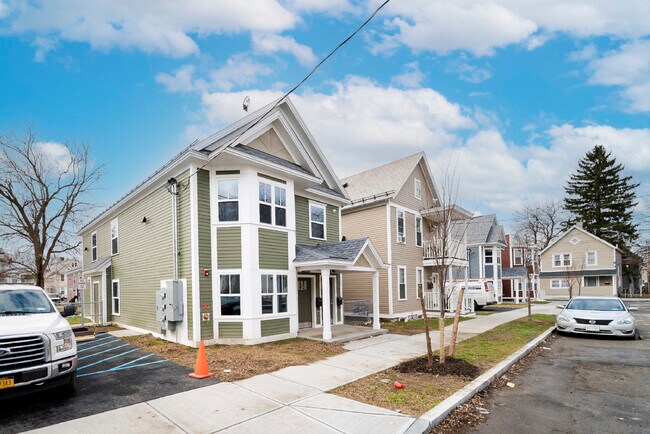 Photo - Hillside Crossing