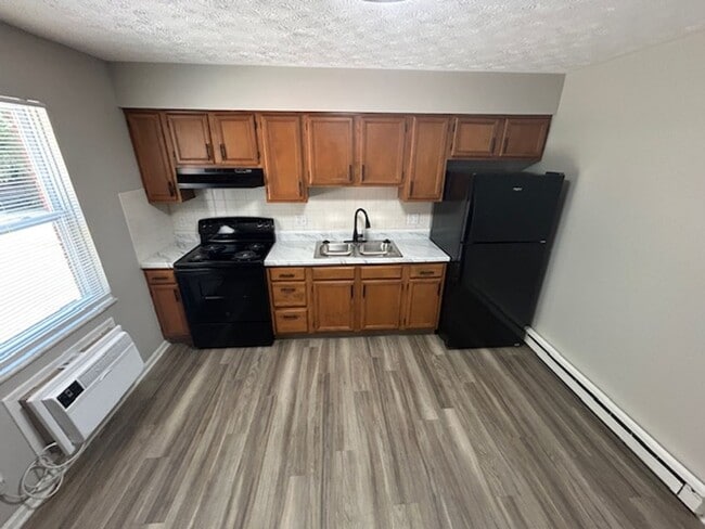 Building Photo - Rent Promotion - $500 off 2nd Month Rent if lease signed by 2/15/26. Unit 1205-B Bunker Hill