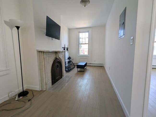 Photo - 112 Hague St