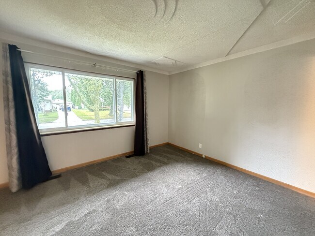 Photo - 208 Wallace Dr