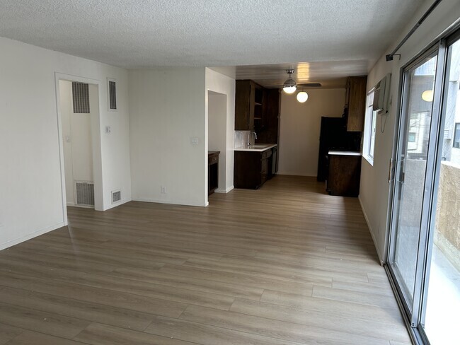 Building Photo - 9710 Regent St Rental