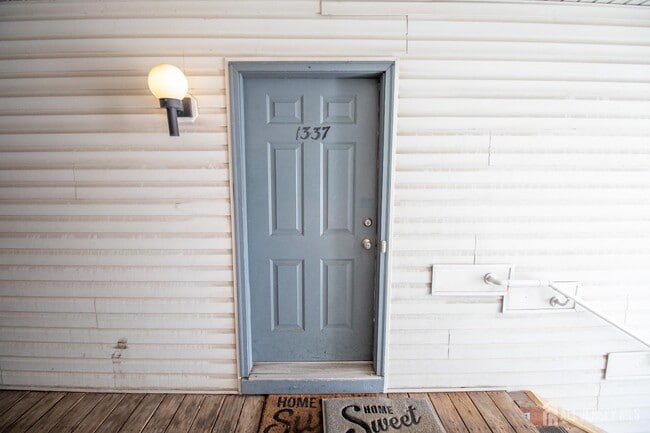 Building Photo - 1337 Waterford Dr