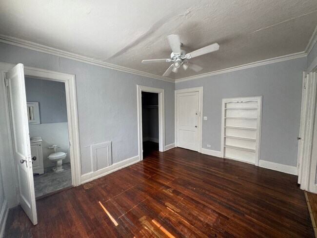 1043 Saint Charles Ave NE